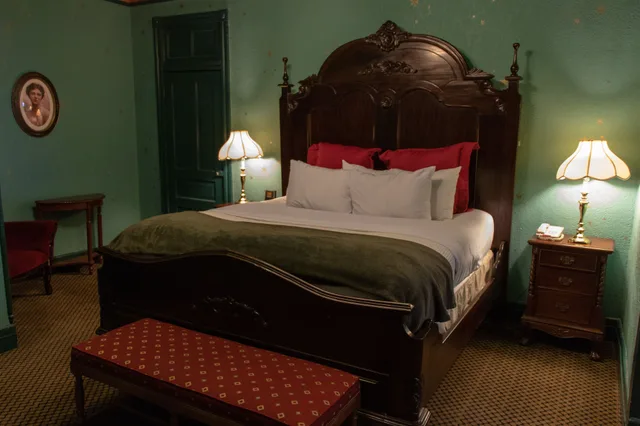 Victorian, King Bed، The Crescent Hotel And Spa 4/8