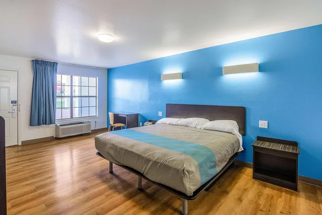 Room, King Bed, Accessible, Motel6 Canton, TX 2/10