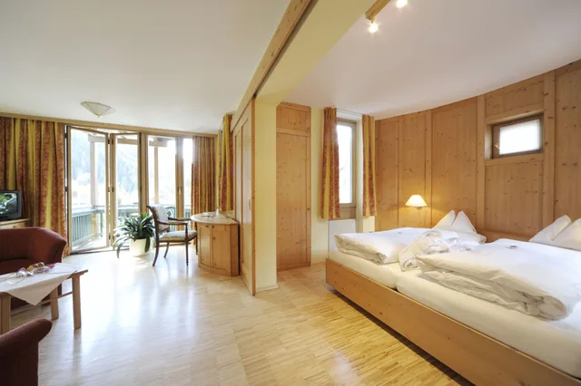 Deluxe, 1 Double and 1 Single Bed, Ortners Eschenhof 3/7