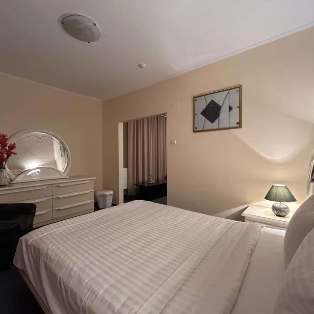 Suite, King Bed, Ibis Styles Dunarea Galati 3/6