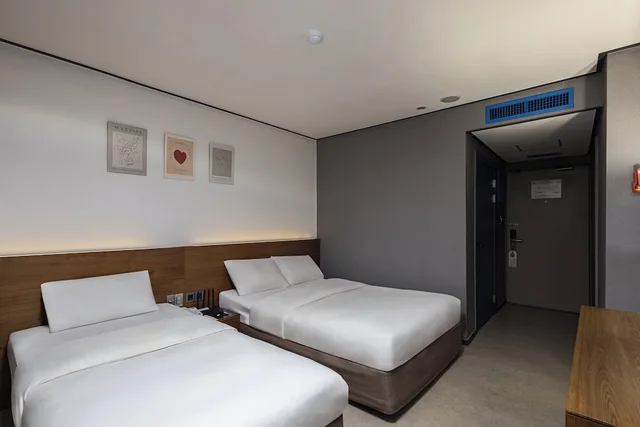 غرفة ديلوكس بسرير مزدوج وسرير فردي بغرفة نوم واحدة، Insadong Crown Hotel 1/10