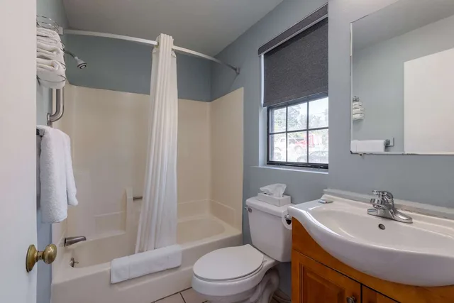 غرفة قياسية بسرير كوين للمدخنين، Knights Inn North Attleboro 3/3