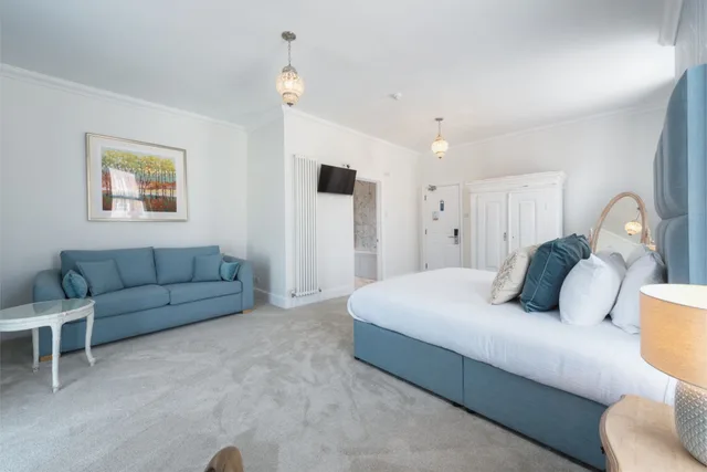 Superior, Suite, King Bed, Bath and Shower, Somerset House Boutique Hotel 2/4
