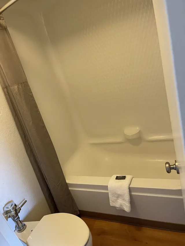 Room, Double Bed, Travelodge by Wyndham Brattleboro VT 6/6