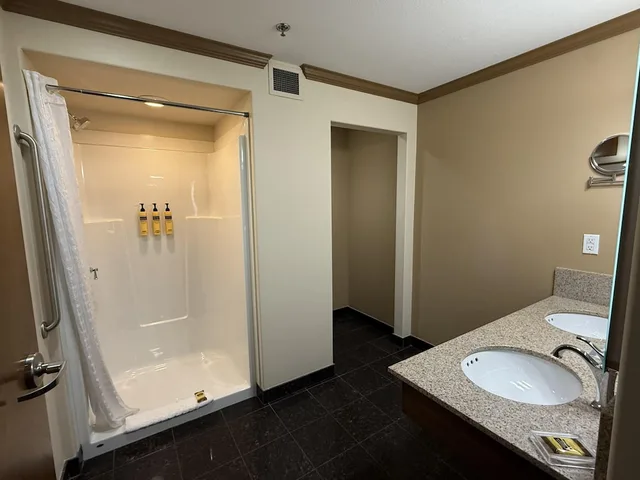 جناح بسرير كينج وسريرين كوين، Camrose Resort Casino Bw Premier Collection 4/4