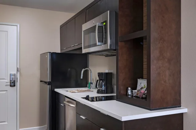 استوديو بسرير كينج مع أريكة بحوض استحمام لذوي الإعاقة، Towneplace Suites Tacoma Lakewood 7/8