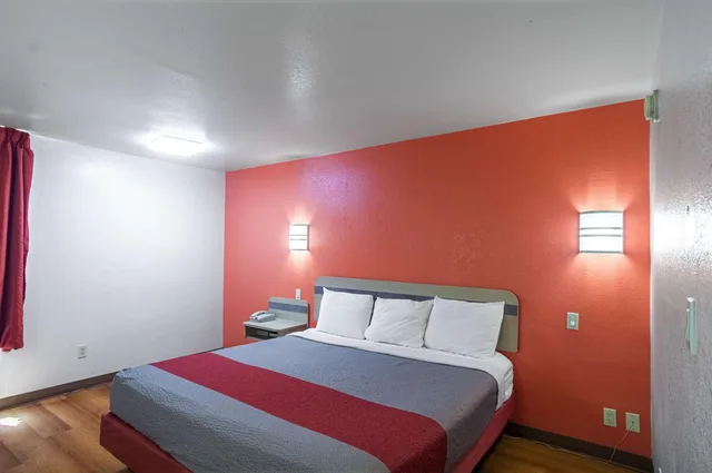 غرفة بسرير كينج لذوي الإعاقة، Motel6 Oklahoma City, OK - South 7/10