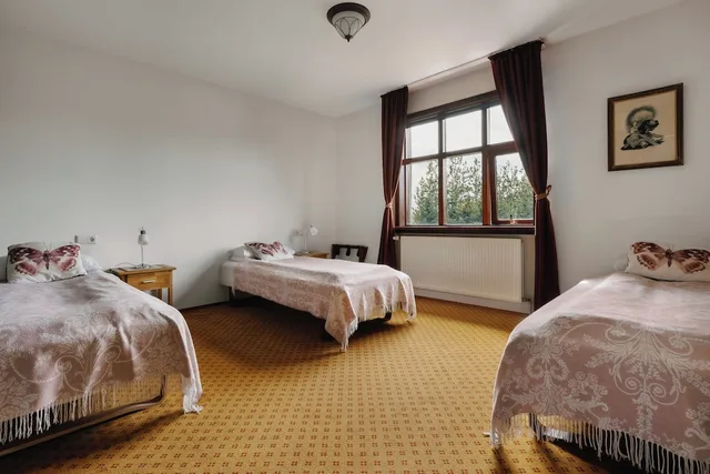جناح عائلي بسرير كوين وسريرين منفصلين بشرفة، HOTEL KRIUNES 2/9