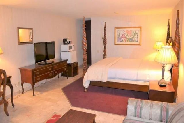 غرفة ديلوكس بسرير كينج للمدخنين، Merced Inn And Suites 1/1