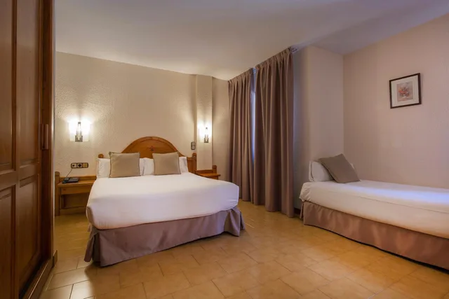 غرفة رباعية بسرير فردي، Hotel Sant Gothard 2/10