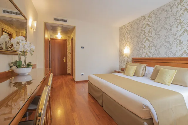 غرفة سوبيريور بسرير مزدوج مع سرير إضافي، Hotel Palace Verona 3/5