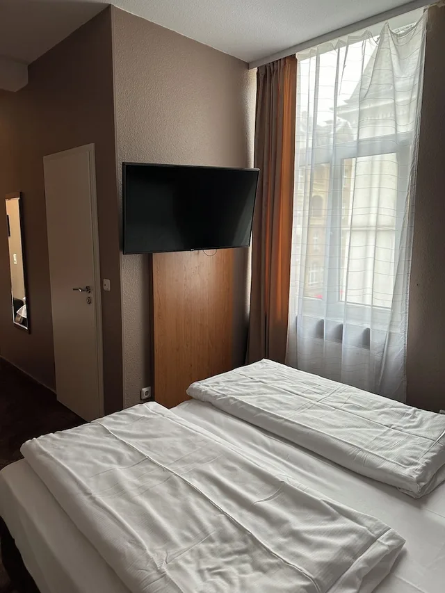 غرفة قياسية ثلاثية بسريرين منفصلين مع أريكة، Hotel Expo 3/5