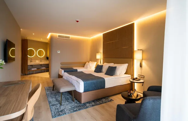Room, Double Bed, Side Sea View، Wave Resort 3/8
