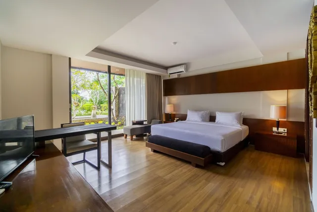 1 Bedroom, Suite, King Bed, Pool Access, Le Grande Bali 1/5