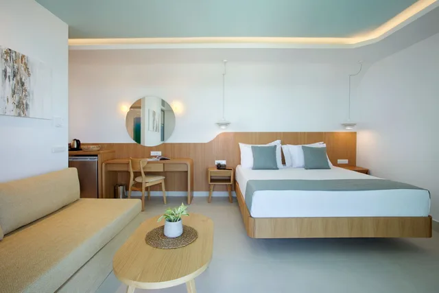 غرفة سوبيريور بسرير مزدوج بإطلالة على البحر مع أريكة، Arina Beach Resort 1/4
