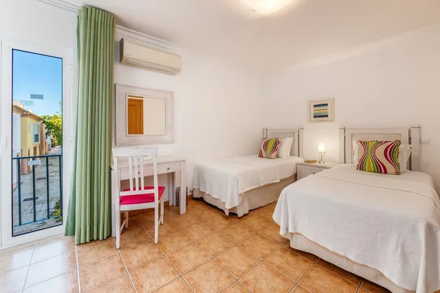 2 Bedrooms, Town House, Double and Twin Beds، Jardim Da Meia Praia 2/9