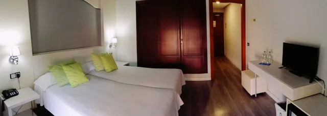 غرفة بسرير مزدوج أو سريرين منفصلين بشرفة، Hotel Mir Octavio 6/8