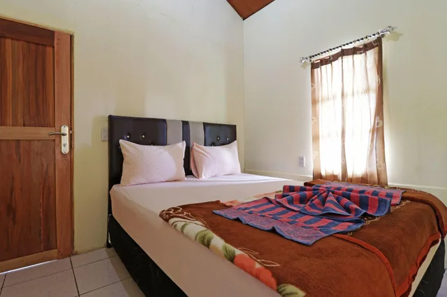 Room, Double Bed, Tuk Tuk Timbul Bungalows by ZUZU 2/3