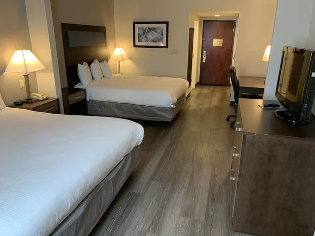 غرفة بسرير كينج وسرير كوين، Wingate by Wyndham Southport 2/6