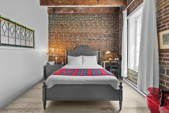 Superior, Queen Bed, City View, Attic، Auberge Place D Armes 1/10