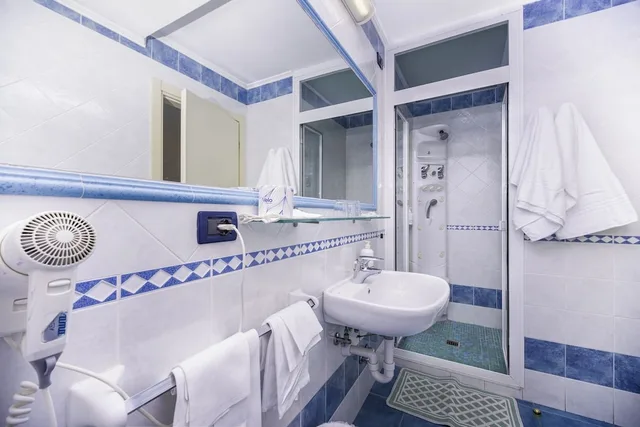 غرفة سوبيريور بسرير كوين بشرفة، Hotel San Giovanni Terme 4/4