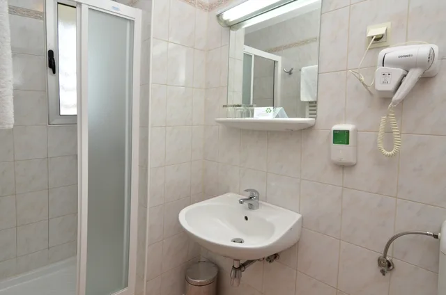 غرفة كومفورت بسرير مزدوج أو سريرين منفصلين، Hotel Neboder 7/7