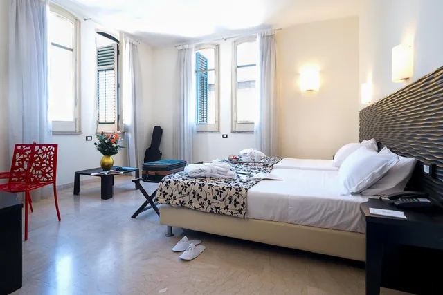 Superior, Hotel Garibaldi 2/2