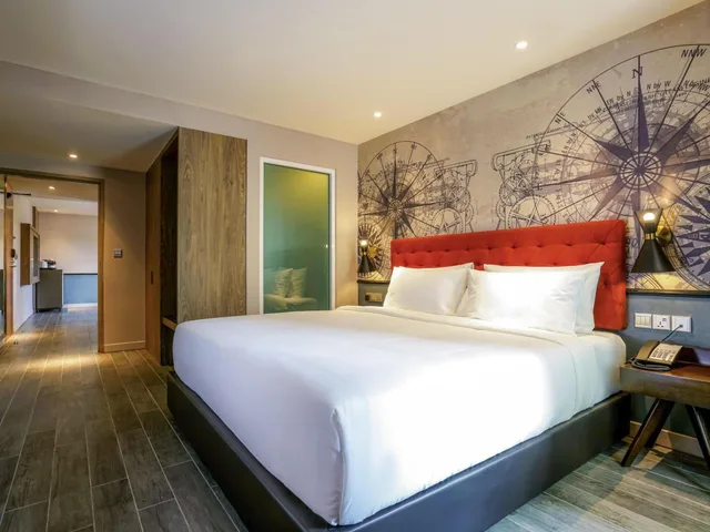 غرفة ديلوكس بسرير كينج وسرير فردي، MERCURE LANGKAWI PANTAI CENANG 2/10