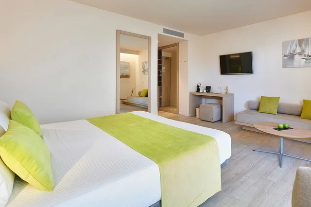 Junior Suite, Superior, Lateral Side Sea View, Hotel Sabina & Suites 2/2