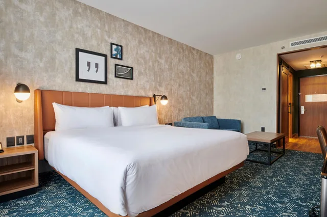 غرفة ديلوكس بسرير كينج مع أريكة، Four Points by Sheraton Ciudad Juarez 1/4