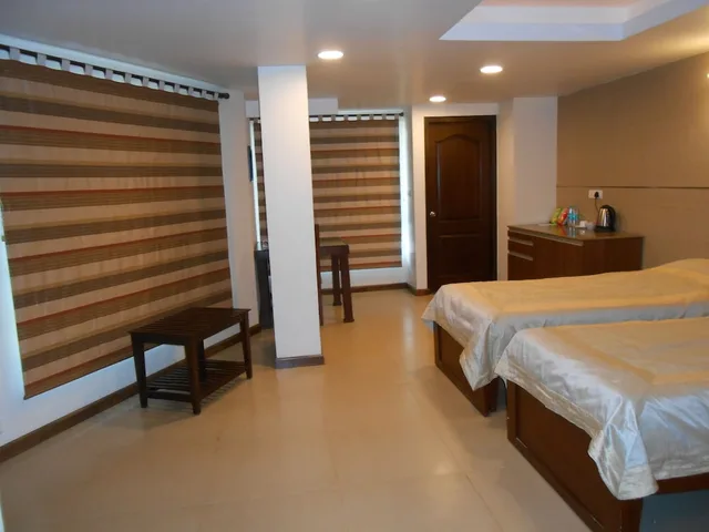 جناح بزنس بسريرين منفصلين بشرفة بغرفة نوم واحدة، Brunton Heights 1/4