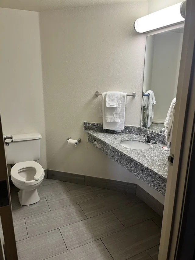 غرفة بسريرين كوين، Howard Johnson by Wyndham Clarksville Tennessee 8/8