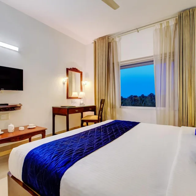 Classic, King Bed, Sterling Guruvayur 2/5
