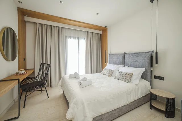 Executive, Double Bed, Pool View, Nikon Boutique Hotel 2/9