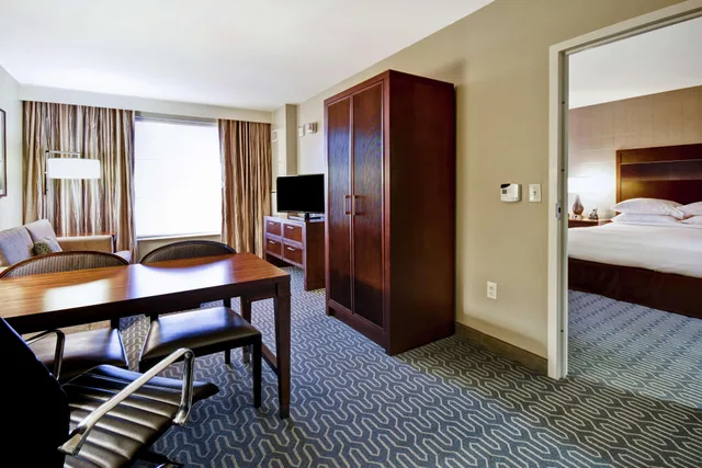 جناح ديلوكس، Embassy Suites Springfield 4/5