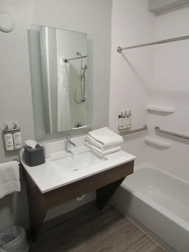 Standard, Multiple Beds, Accessible، Holiday Inn Express and Suites Lincoln South 6/7
