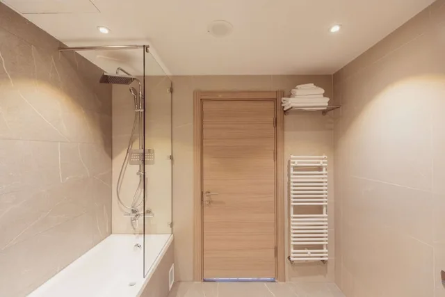 جناح تنفيذي بسرير كينج، Ramada by Wyndham Targu Jiu 6/7
