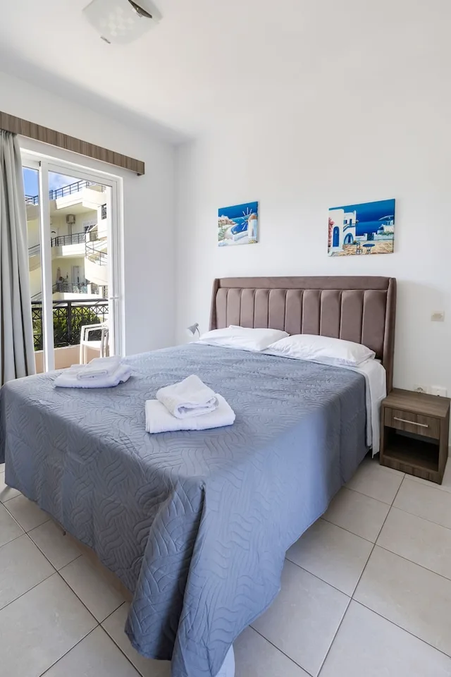 Studio, King Bed, Garden View, Balcony, Johnhara Studios And Apartments 2/6