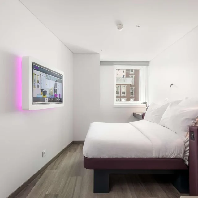 غرفة بريميوم بسرير كينج وسرير كوين، YOTEL Porto, Select by Hilton 1/7