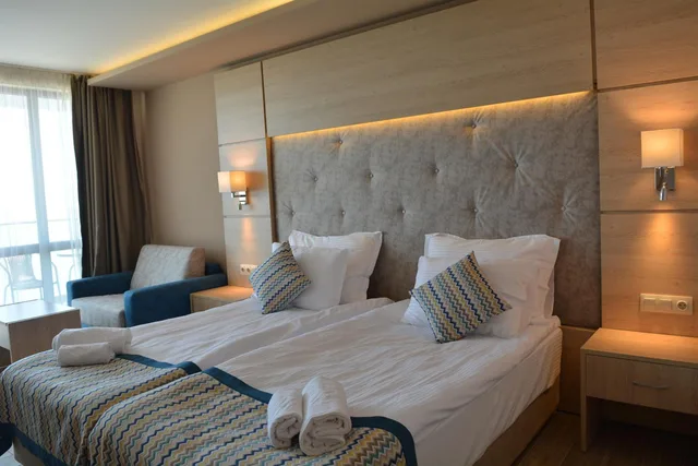 جناح بسرير كينج بشرفة بغرفة نوم واحدة، Royal Grand Hotel & Spa 2/5