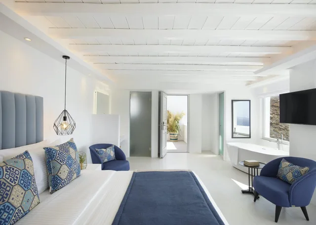 جناح تنفيذي بانورامي بإطلالة على البحر بمسبح خاص، Epic Blue Suites & Villas 1/3