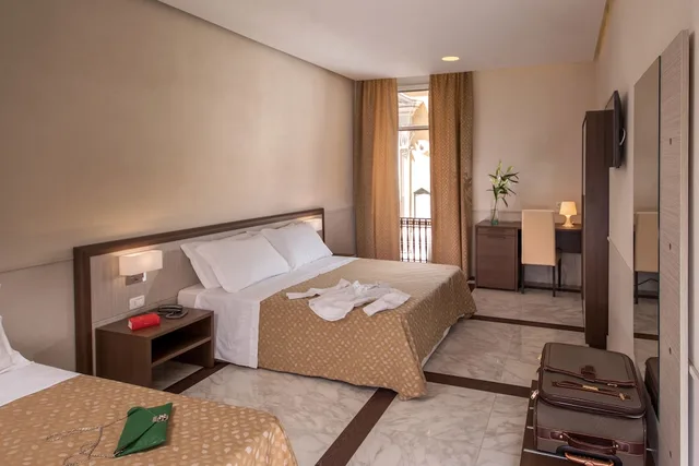 Room, Triple, 1 Double and 1 Single Bed, Balcony, corso grand suite 1/8