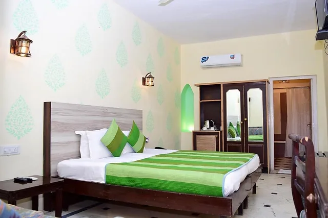 Deluxe, HIMMATGARH PALACE 2/2