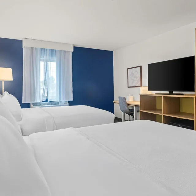 غرفة بسرير كينج وسريرين كوين، Spark by Hilton Evansville Downtown 2/5