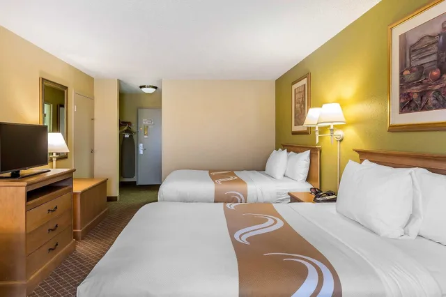 غرفة بسريرين مزدوجين لذوي الإعاقة، Quality Inn Perrysburg - Toledo South 2/10