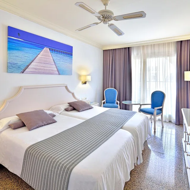 Room, Double or Twin Bed, Lateral Side Sea View، Hotel Mac Puerto Marina 1/2