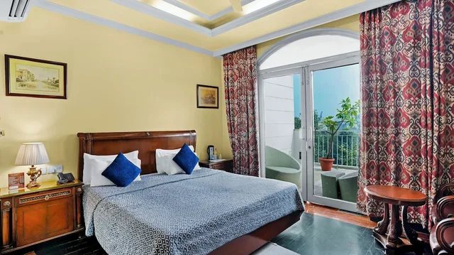 Suite, 1 Queen and 1 Single Bed, Ajanta 4/10