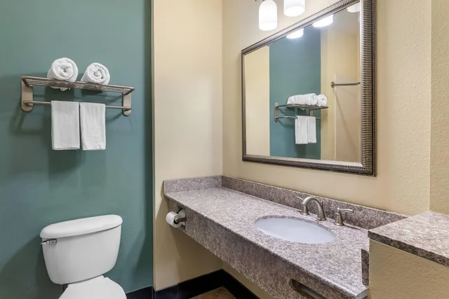 Efficiency, Suite, King Bed، Quality Inn & Suites - Marlin 4/4