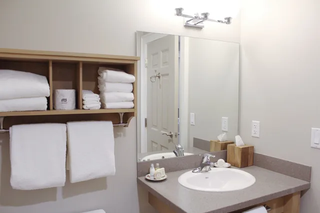 غرفة قياسية بسريرين كوين لذوي الإعاقة، Carlisle Inn 2/2
