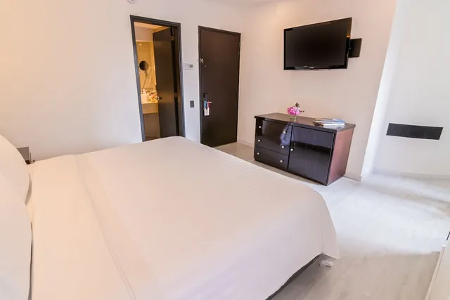 Classic, King Bed, GHL Hotel Porton Medellin 3/10